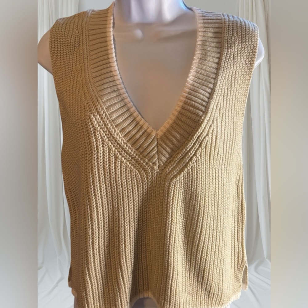 H & M Divided Tan Knit Sleeveless Vest Top size medium